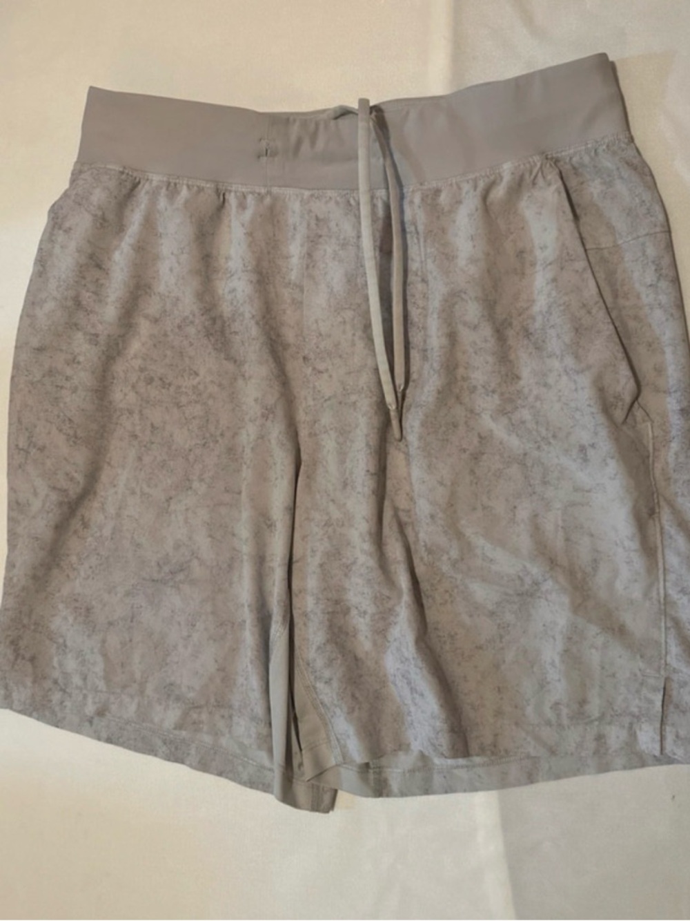 lululemon athletica Men's Light Gray Athletic Drawstring Shorts